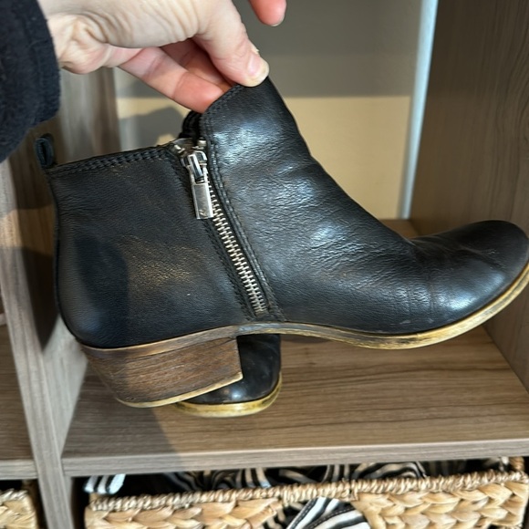 Elegant Black Leather Ankle Boots - Picture 10 of 10